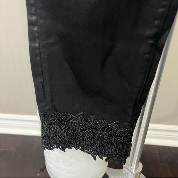 Cambio Jeans 4- Skinny Jean, lace motif hem, metallic coating - Picture 2 of 4